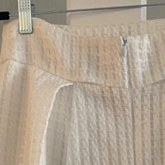 RW & Co. Pleated Circle Mini Skirt, White Woven Knit, Size 6, EUC - Picture 6 of 6
